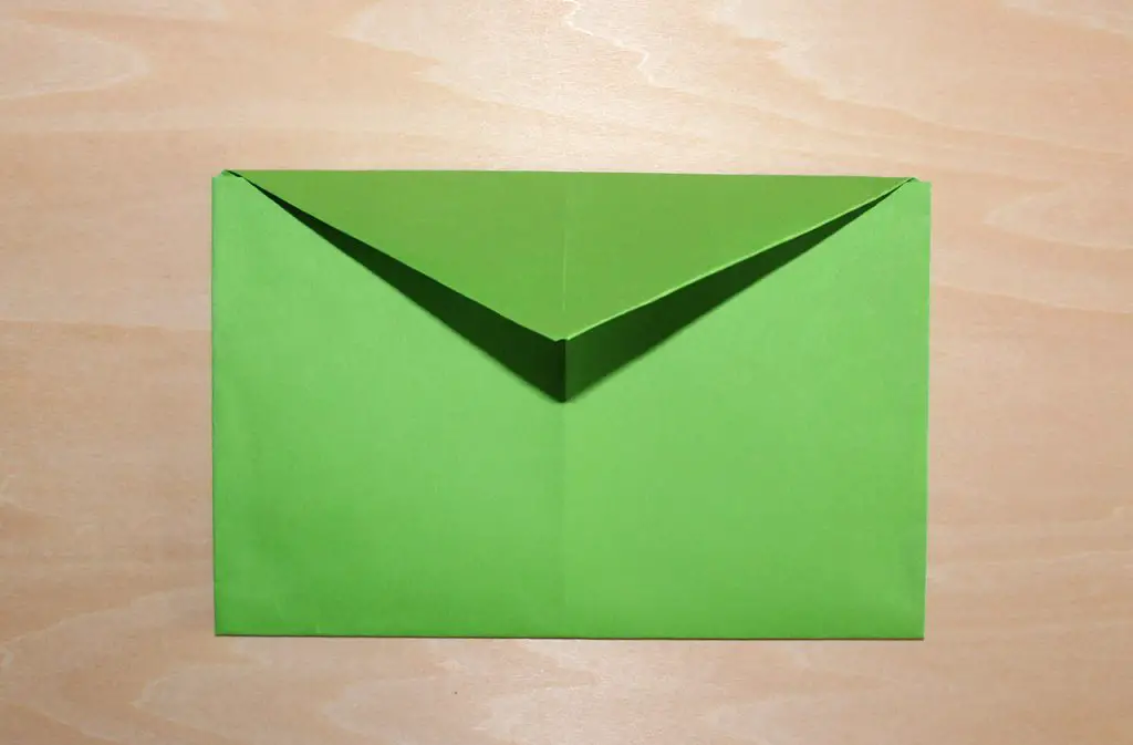 rechteckigen Briefumschlag falten