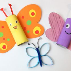 Schmetterling aus Klopapierrolle – Anleitung | Basteln mit Kindern