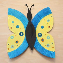 Bastelidee: Schmetterling aus Pappteller – Basteln mit Kindern