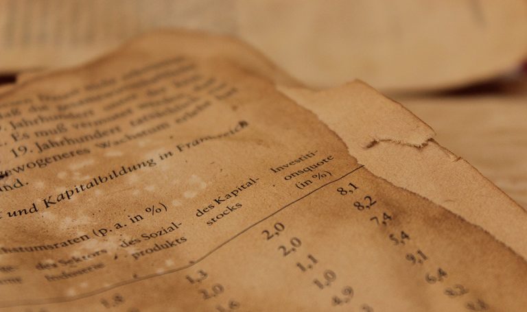 Papier Alt Anleitung: Papier altern lassen – Färben mit Kaffee und Tee