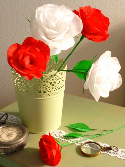 Rosen aus Krepp-Papier basteln