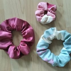 Scrunchie nähen aus Stoff: So geht’s (Nähanleitung)